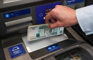 Россияне интересуются цифровым рублем, но не спешат отказываться от наличных