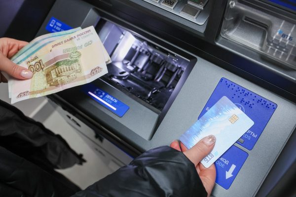 Клиенты ВТБ оформили социальные выплаты на 129 млрд рублей через мобильный банк