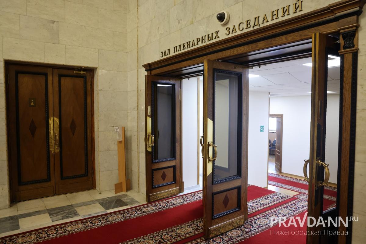 Журналистов также не пускают в зал, поэтому смотреть трансляции приходится из пресс-центра