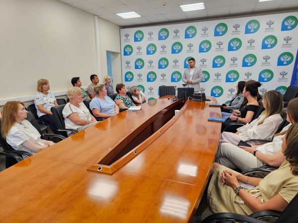 Лекторы общества «Знание» рассказали о волонтерской деятельности на Донбассе