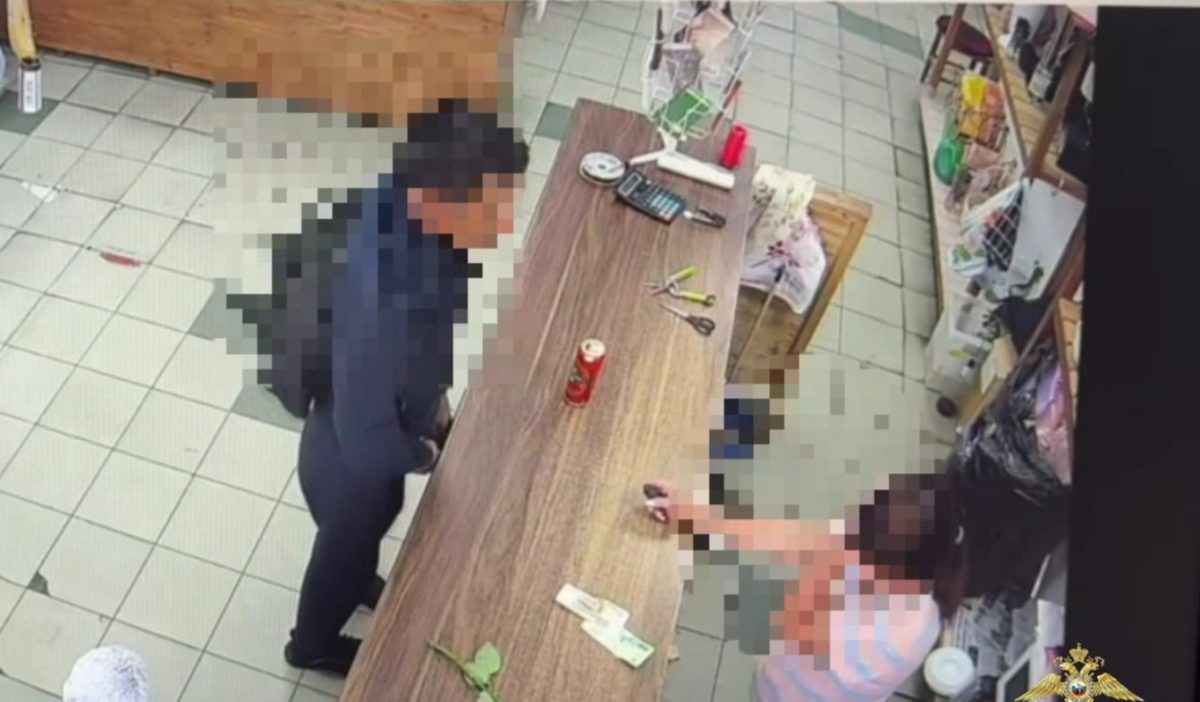 Пьяный нижегородец ударил и обокрал сотрудницу цветочного магазина
