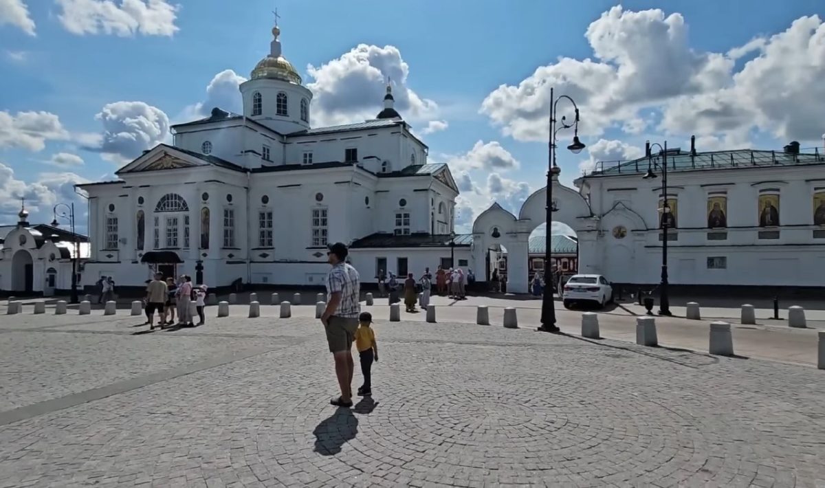 Канадцы Фейнстра остались в восторге от прогулки по Арзамасу