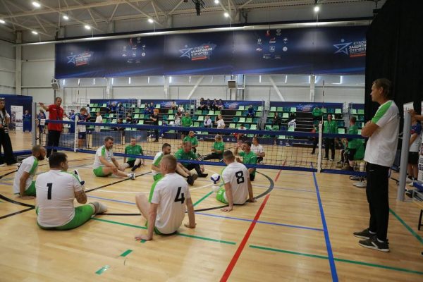 В Дзержинске проходят соревнования по волейболу сидя