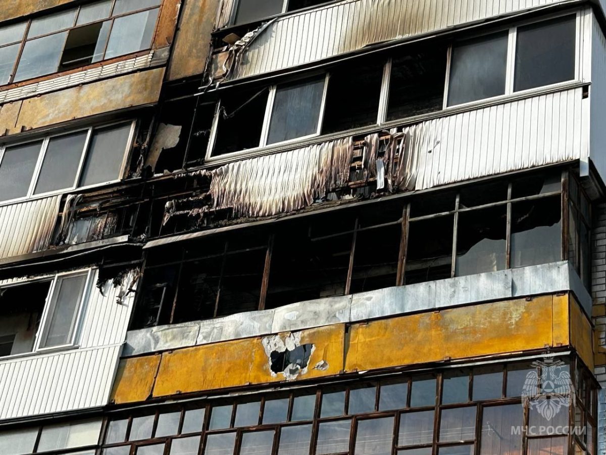 16 человек эвакуировали с пожара в квартире в Дзержинске