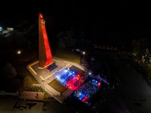 Более 500 нижегородцев приняло участие в патриотической акции «#РОССИЯ», посвященной Дню&nbsp;флага