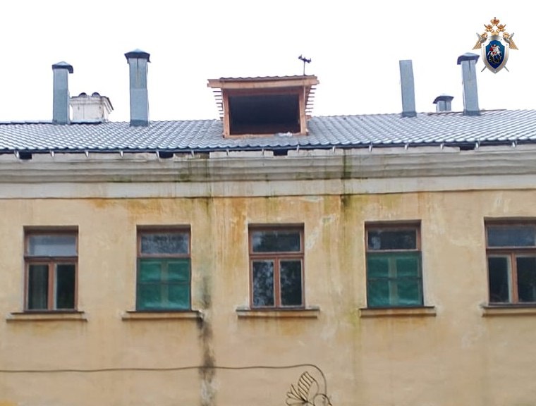 Каменщик погиб после падения с крыши детского сада в Сарове