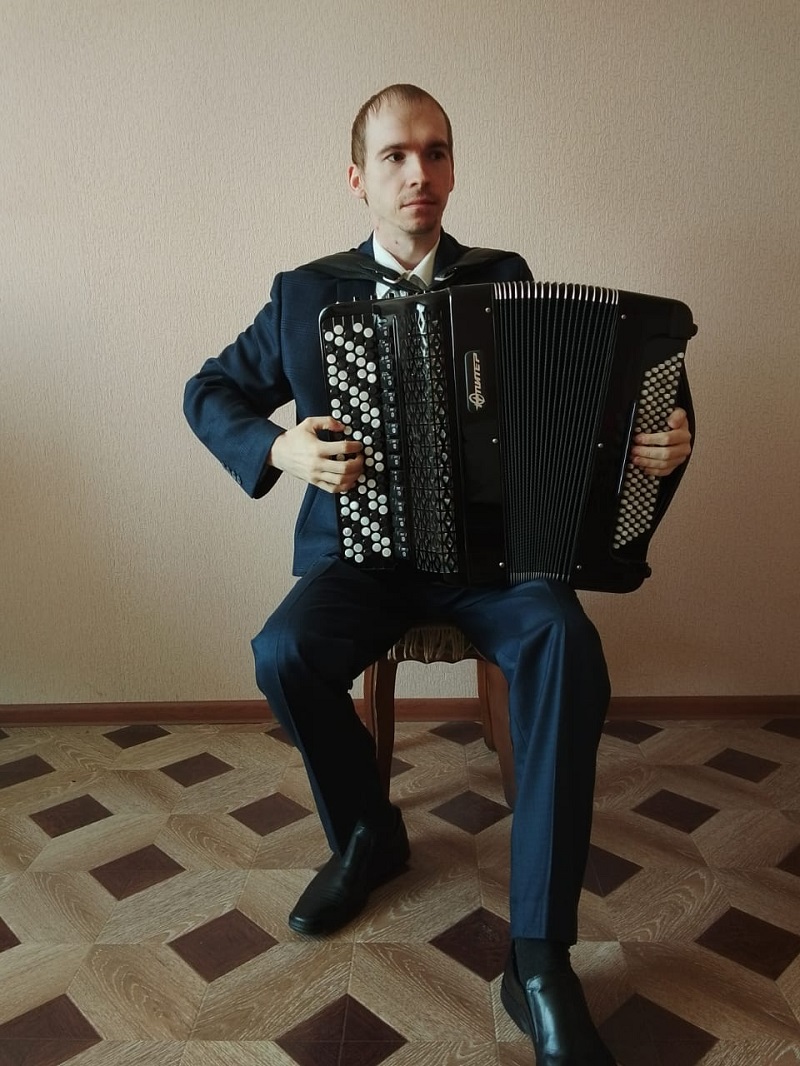 Аккомпаниатору Александру Кислову очень рады в Спасском