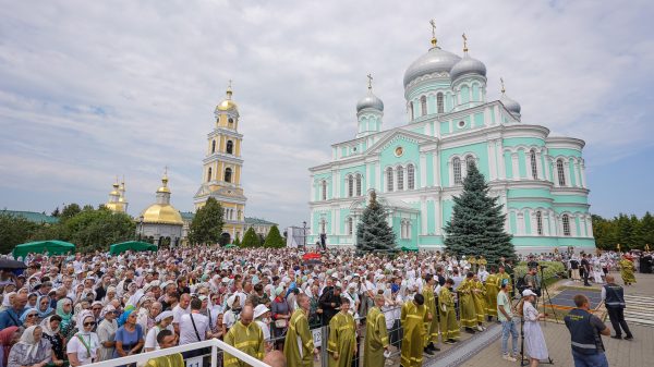 Праздничная божественная литургия прошла в Серафимо-Дивеевском монастыре