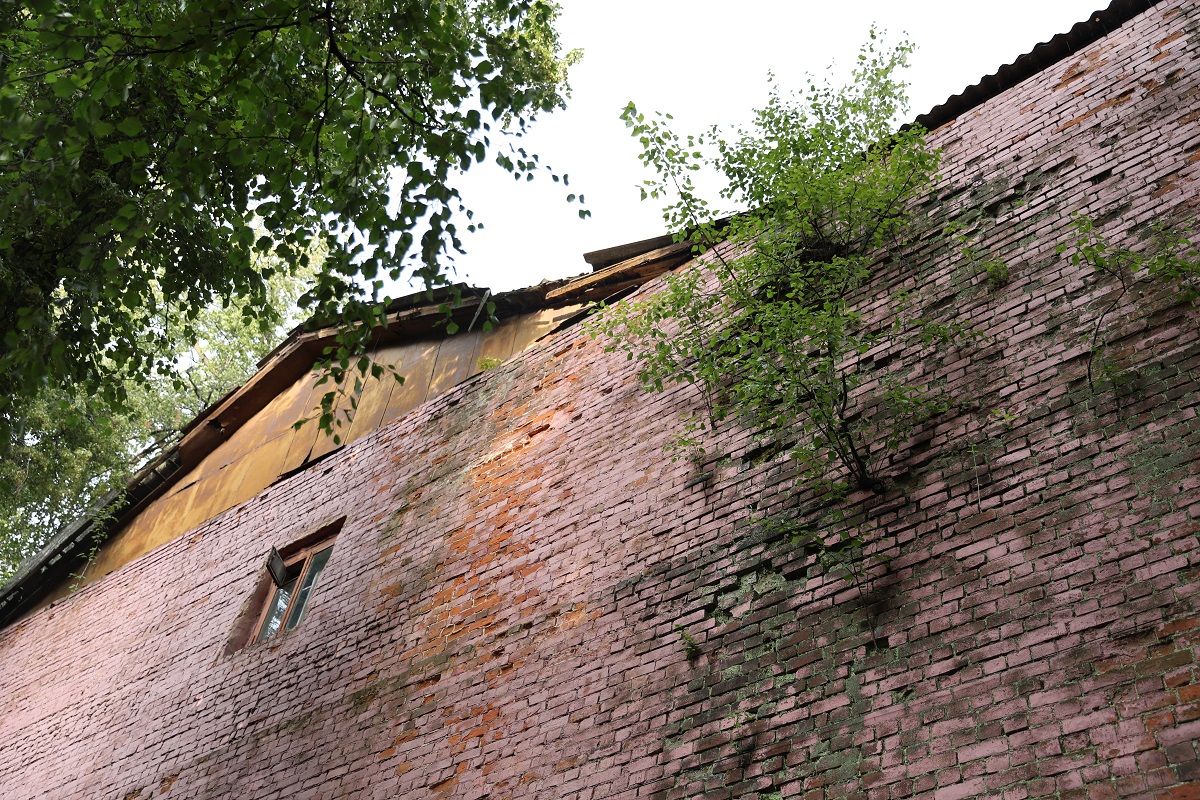 Жильцы 100-летнего дома в центре Нижнего Новгорода добиваются капремонта