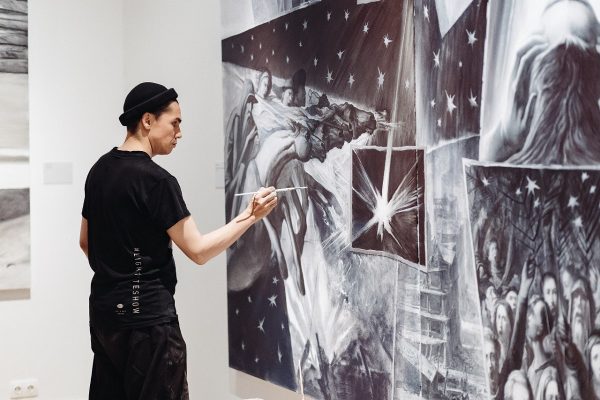 Соединили классиков и современность: выставка «Готический ампир» Егора Кошелева открылась в НГХМ 