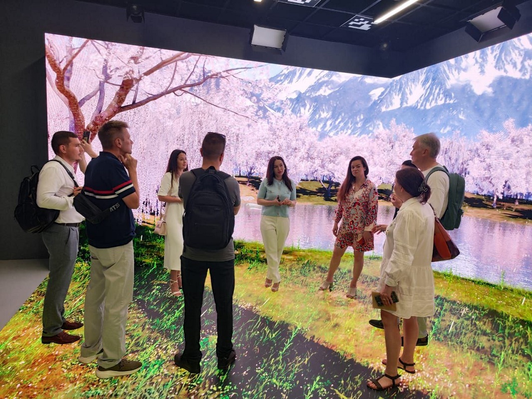 В студии Шанхайской объединённой медиагруппы