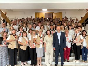 Сотрудников нижегородских МФЦ с многолетним стажем наградили за преданность делу