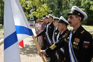 «Пока жив, буду сюда приходить»: как нижегородцы чтят подвиг моряков с «Курска»
