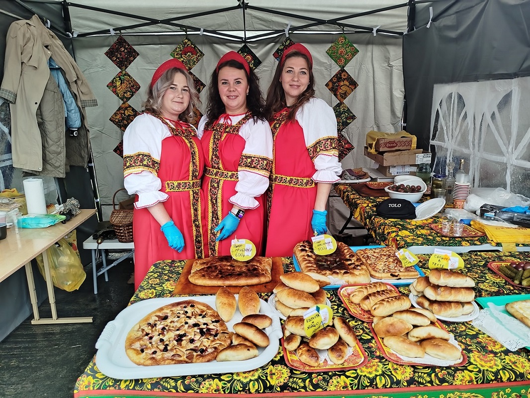 Работницы КЦСОН получили первое место за свой сладкий пирог «Солнышко»