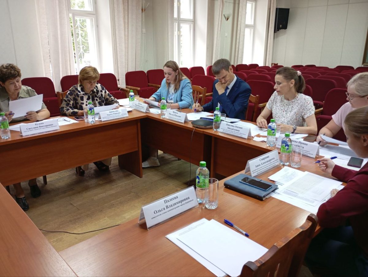 42 нижегородских школьника будут получать именные стипендии региона в новом учебном году