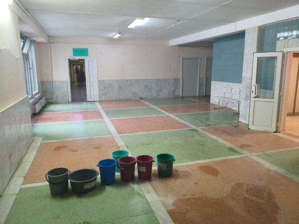 Нижегородцы пожаловались на протекающую крышу в ремонтируемой детской больнице