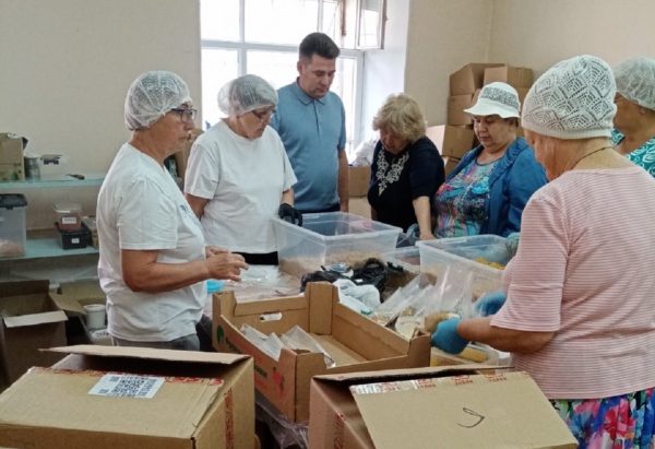 «Всё вкусно, как дома»: нижегородские волонтёры готовят для бойцов СВО сухие супы и каши