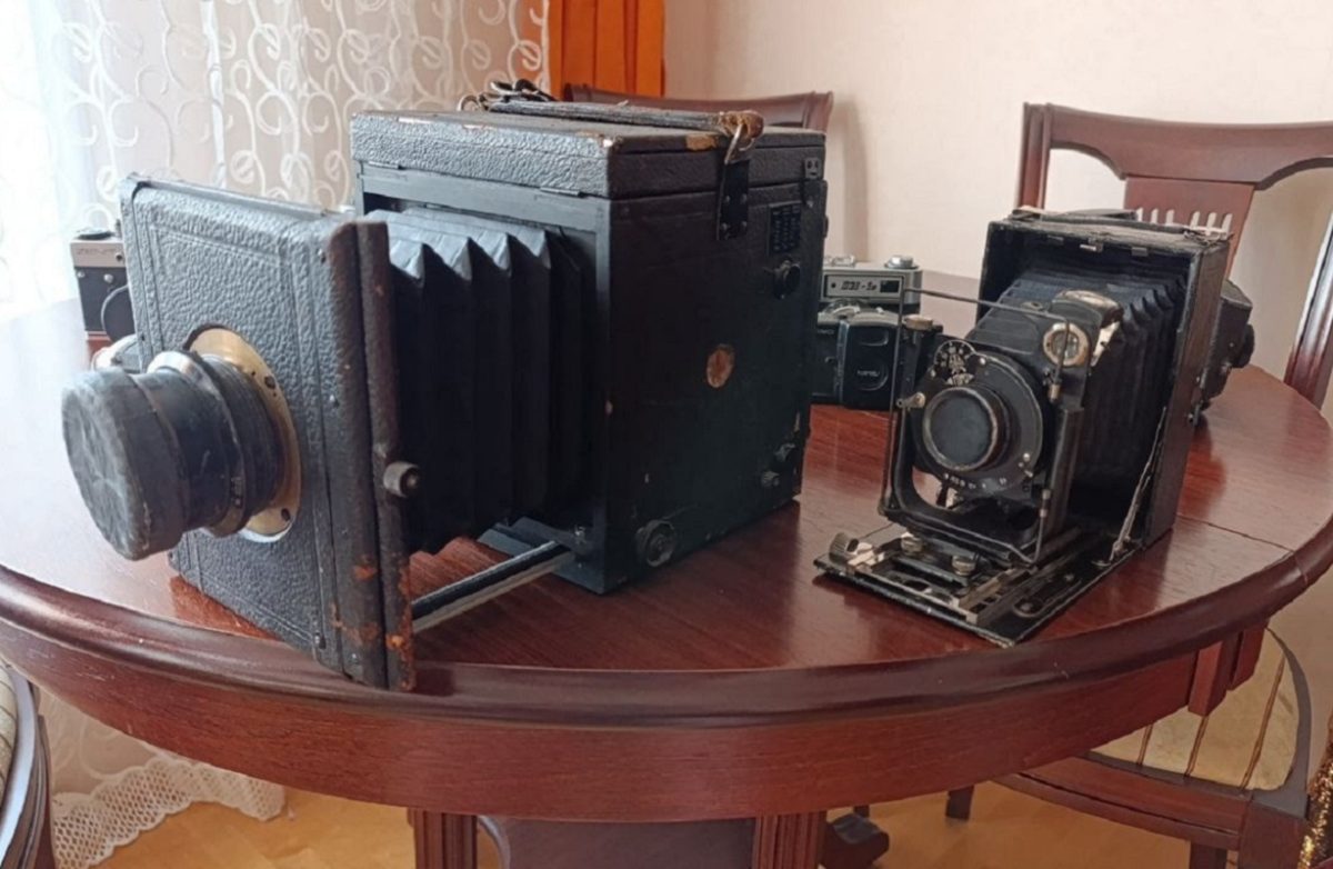 Справа на сниме - довоенный аппарат, выпущенный в Ленинграде, слева - немецкий, фирмы «Zeiss»