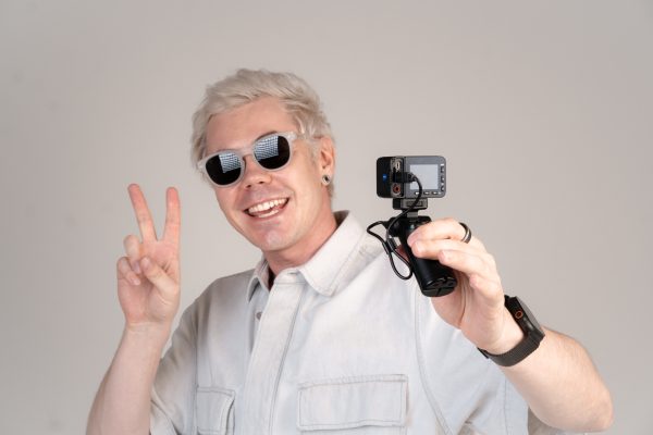 Российские блогеры выставят на продажу личные вещи