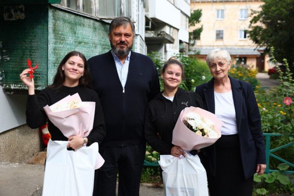 Михаил Клинков вручил ключи от новых квартир жителям Дзержинска