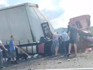 Две фуры и две легковушки столкнулись на трассе М‑7 в Кстовском районе