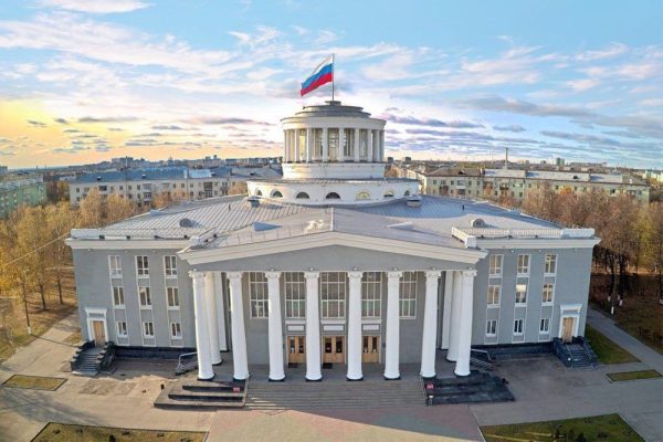 Михаил Клинков поздравил горожан с Днем Государственного флага РФ