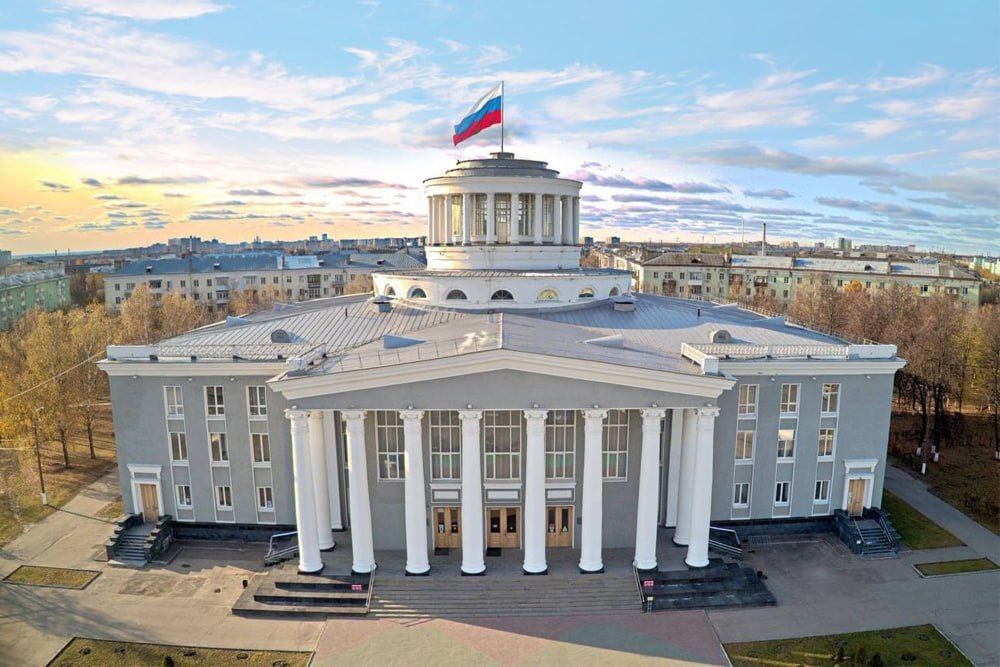 Михаил Клинков поздравил горожан с Днем Государственного флага РФ