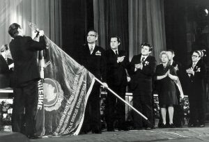 Вручение "Гидромашу" Переходящего Красного знамени. Конец 1970-х гг.