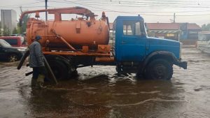 «Все, поплыли»: в Нижнем Новгороде устраняют последствия сильного дождя