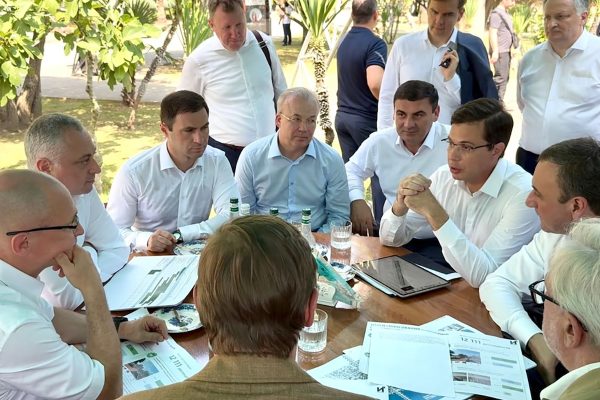 Юрий Шалабаев и Сергей Кириенко посетили Сухум — побратим Нижнего Новгорода