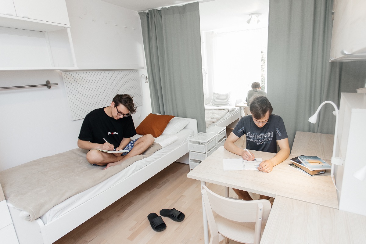 Кроме того, в вузе отремонтировали общежитие