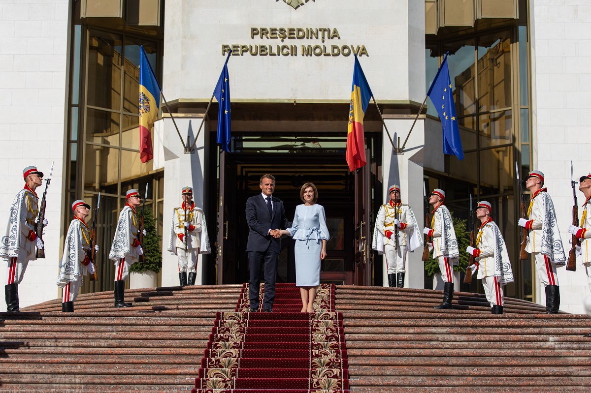 Запад испытывает новые методы давления на суверенитет
