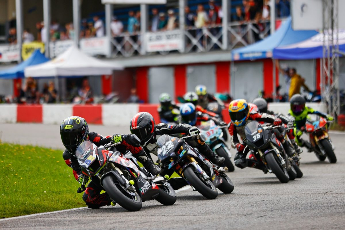 Три золотых кубка завоевали юные нижегородцы в чемпионате Supermoto