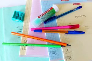 Маркетолог Кирьянов пояснил, почему стоит выбирать яркие школьные принадлежности