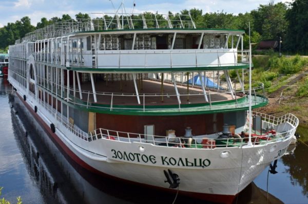 Нижегородские туристы на три дня застряли на теплоходе на Оке