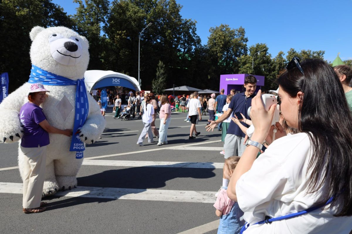 Депутаты «Единой России» поздравили нижегородцев с Днем города
