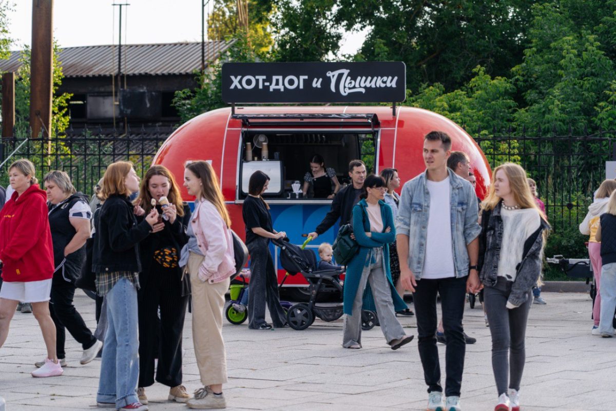 Два новых фудтрака установили на набережной Верхнего пруда в Выксе