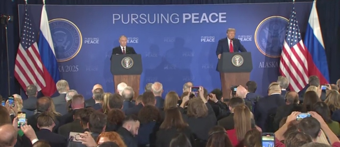 Владимир Путин и Дональд Трамп встретились на Аляске