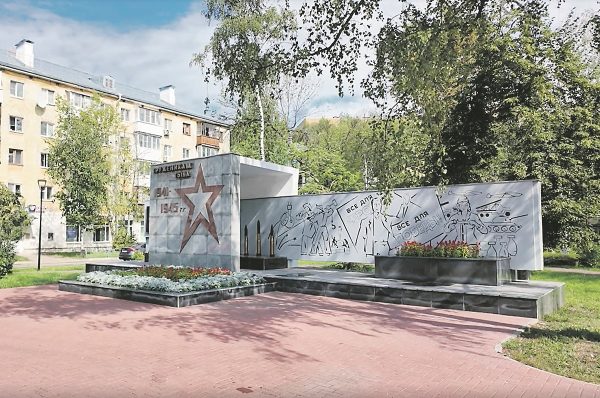 Жители Ленинского района добились обновления знаменитой стелы «Труженикам тыла»