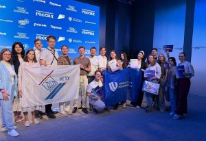 «Не ждут изменений, а сами их создают»: лучших нижегородских студентов наградили на Всероссийском выпускном