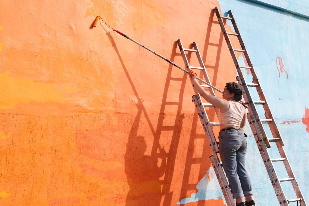 Новое граффити с нижегородскими закатами рисуют на Канавинском мосту