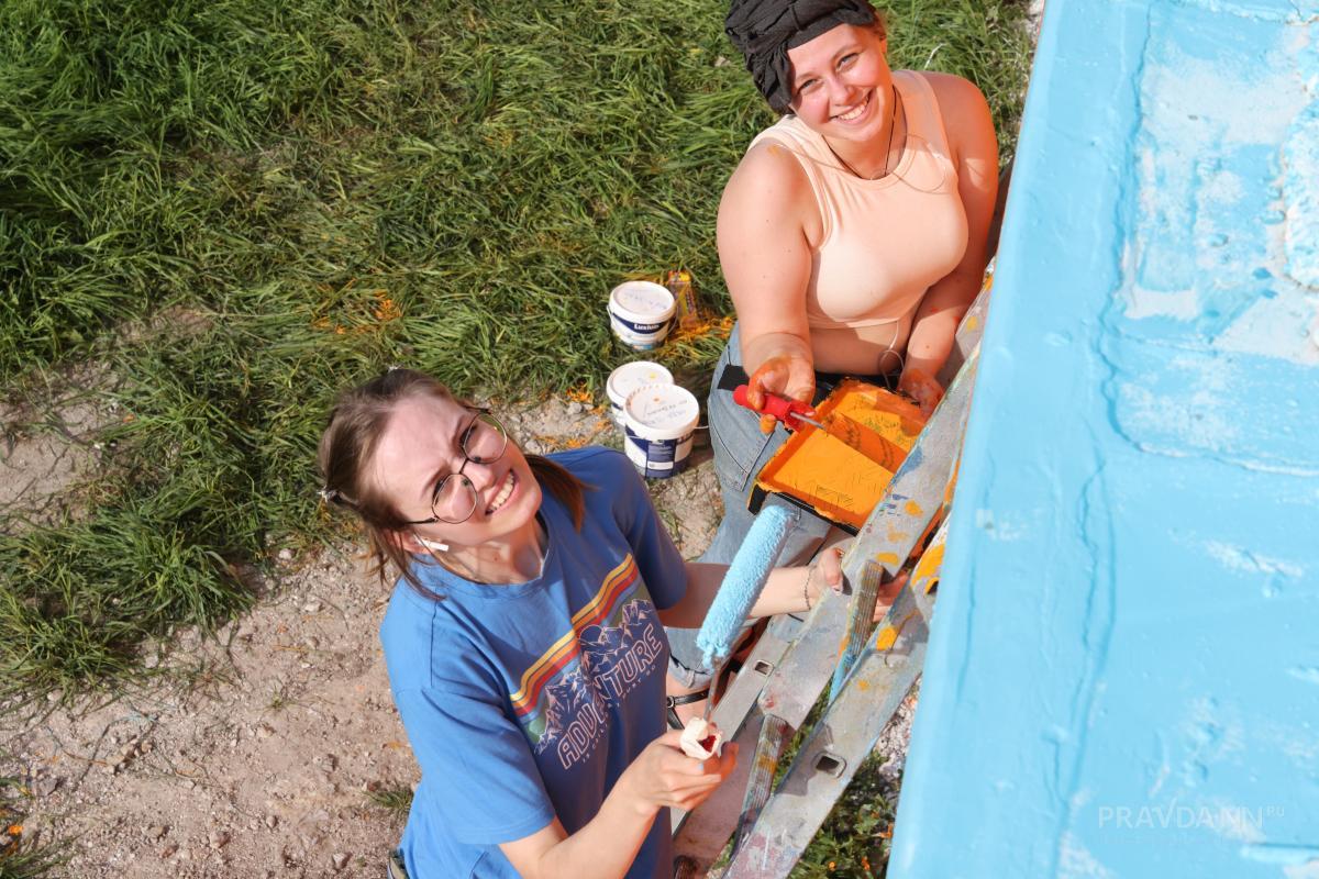 Новое граффити с нижегородскими закатами рисуют на Канавинском мосту