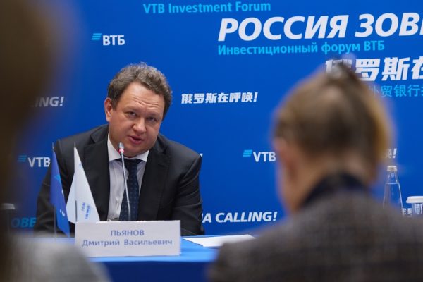 Первый зампред ВТБ описал два сценария смягчения по ключевой ставке