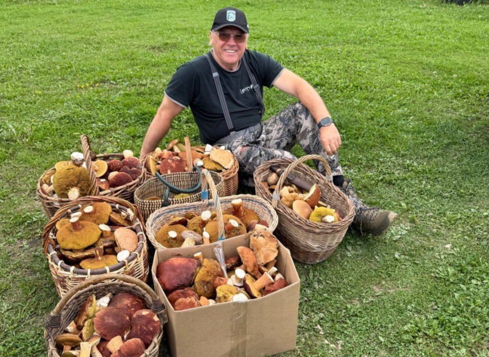 Евгений Люлин поделился фото с грибной охоты