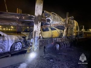 Автовоз с легковыми автомобилями вспыхнул ночью в Арзамасе