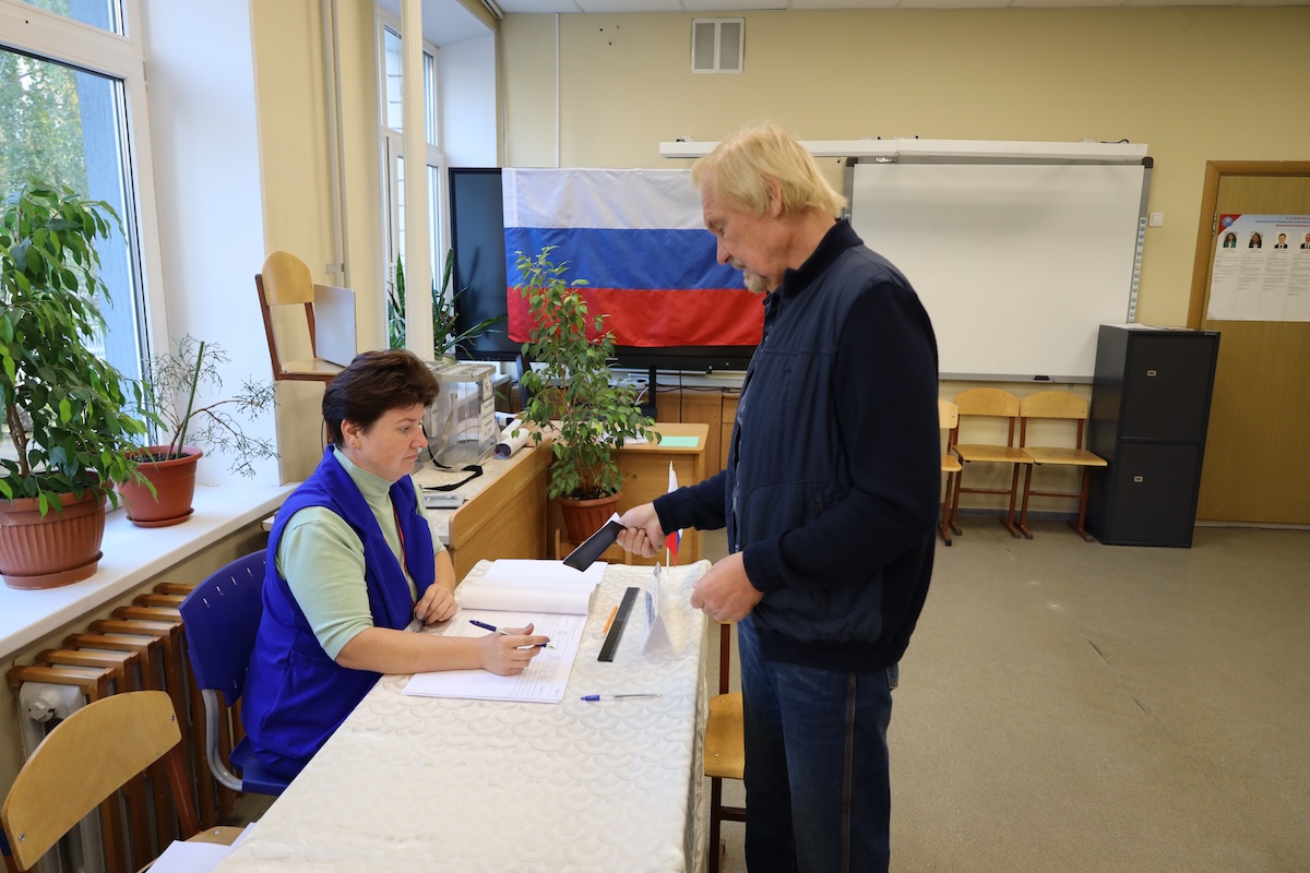 Первые избиратели проголосовали за кандидатов в депутаты городской Думы