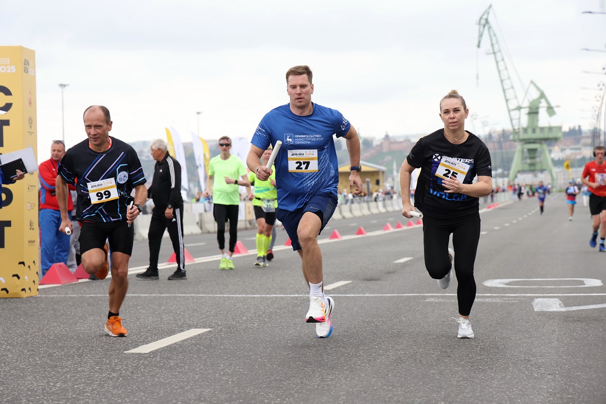 Министр спорта региона Дмитрий Кабайло спешит передать эстафетную палочку своим коллегам