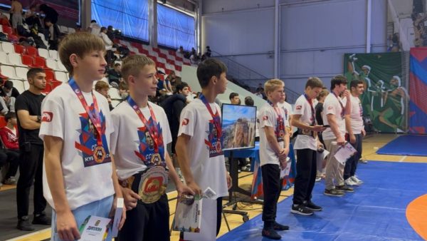 Более 500 спортсменов участвовали в кубке России по греко-римской борьбе на&nbsp;Бору