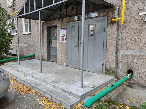 175 входных групп отремонтировано с начала года по требованию Госжилинспекции