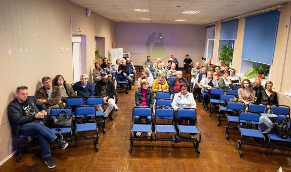 Региональный Минград провел встречу с жителями домов, попадающих в границы будущего проекта КРТ на ул. Гоголя